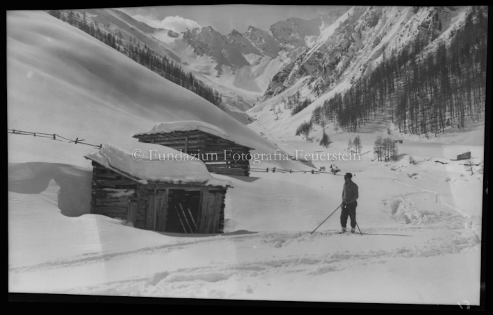 Skifahrer mit Hütten; Winter, im Tal von Samnaun