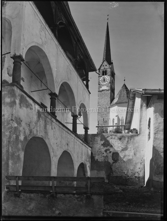 Scuol altes Kloster mit Kirche