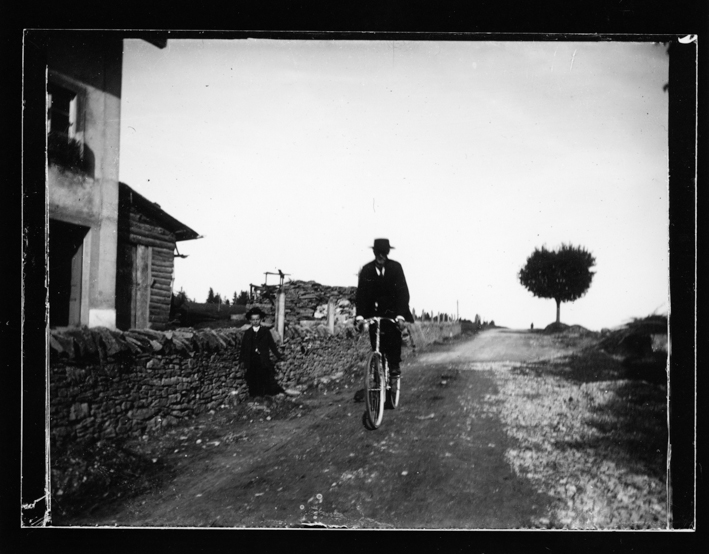 1 homme, 1 garçon