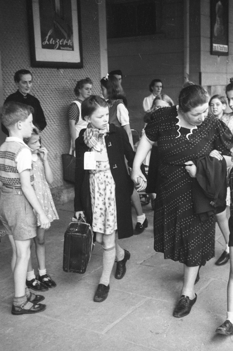 Zweiter Weltkrieg, «Schweizer Hilfe»-Aktion für französische Flüchtlingskinder [abgebildet in der Reportage «Wahrhaftige Hilfsbereitschaft», in: Aufstieg, 18. September 1942]