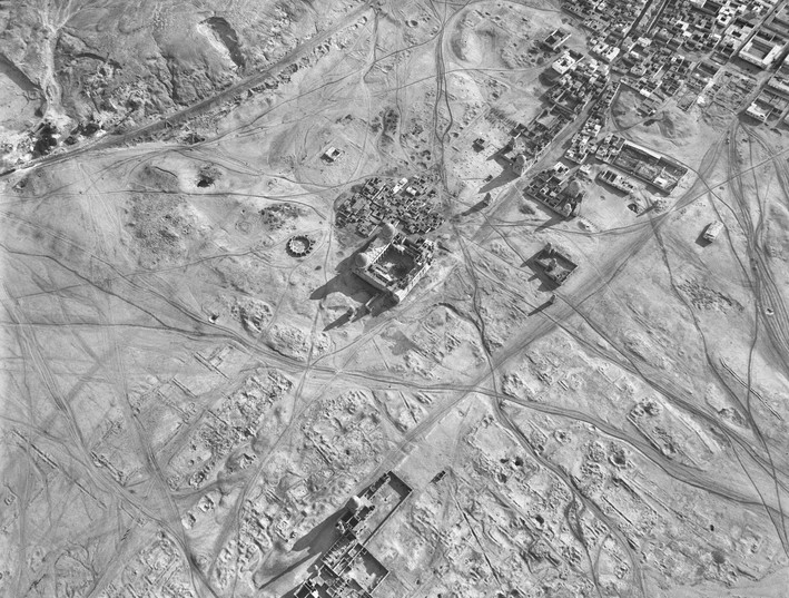 Aegypten, Grab Barkuk und Moschee El Aschraf, umgeben von Krawanen-Wegen, Ballonaufnahme aus ca. 800 m Höhe