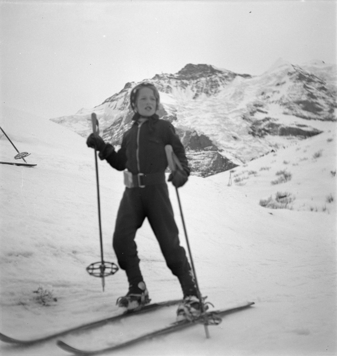 Junge Skifahrerin