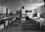 Straf- und Verwahrungsanstalt Thorberg, Krauchthal; Schlafsaal im Verwahrungsgebäude der Gefangenen, die in der Landwirtschaft arbeiteten, hinten links das Bett des Aufsehers