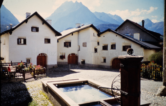 Dorfplatz mit Brunnen