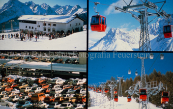 Kompositkarte mit vier Sujet zum Thema Skitourismus, Skifahrer bei Bergstation, Gondelseilbahn, Autos auf Parkplatz beim Bahnhof, zwei Gondelseilbahnen