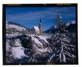 Aus der Serie: Scuol Winter, Sent Sur-En Uina, Kirche