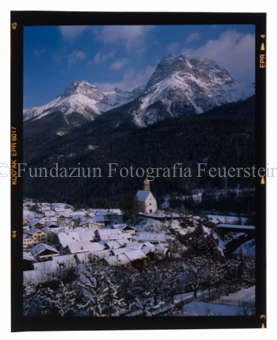 Aus der Serie: Scuol Winter, Sent Sur-En Uina, Scuol Dorfpartien