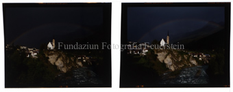 Kirche Scuol mit Regenbogen