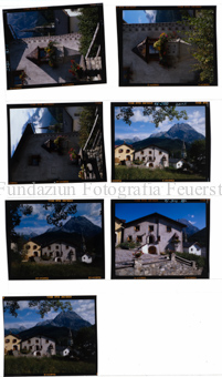 Aus der Serie: Scuol Sommer, Scuol engadiner Häuser / Erker / Fenster