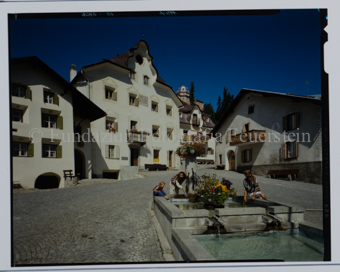 Aus der Serie: Scuol Sommer, Scuol engadiner Häuser / Erker / Fenster