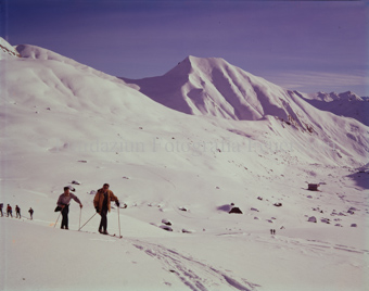 Samnaun, Skihaus Alp Trida, mit Skifahrer