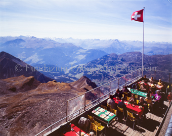 Rothorn mit Terasse und Fahne