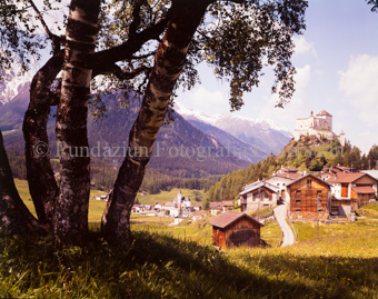 Schloss Tarasp mit Fontana und Sparsels