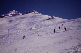 Skifahrer auf Piste