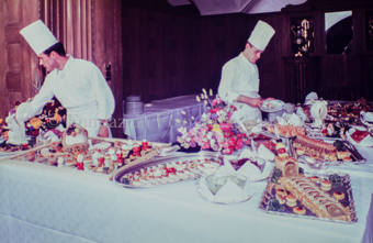 Hotel, Zwei Köche am Buffet