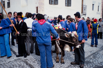 weitere Personen im Hintergrund
