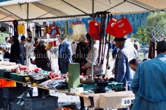 Viehmarkt, Marktstand mit Hofzubehör