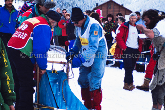 Alpirod Hundeschlittenrennen, Helfer mit Schlitten