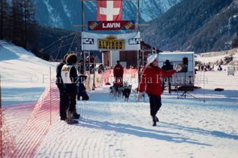 Alpirod Hundeschlittenrennen, Gespann im Ziel «Böt»