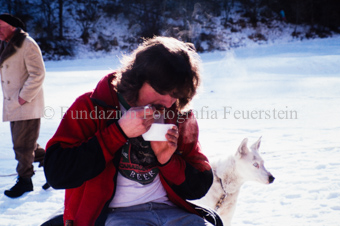 Alpirod Hundeschlittenrennen, Mann beim Essen