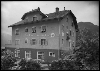 Einfamilienhaus, Vorder-, u. Rückseite, Maier Ramosch