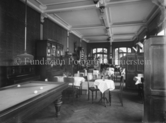 Restaurant-Interieur mit Billardtisch