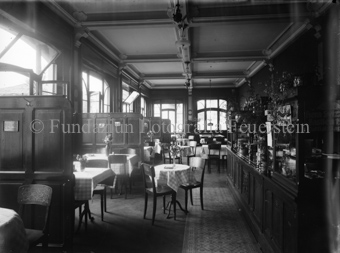 Restaurant-Interieur mit Schanktisch