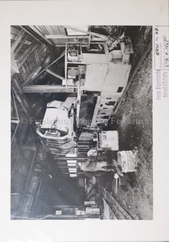 Druckstolleneingang, Gleise, Maschinen, Lore, Arbeiter