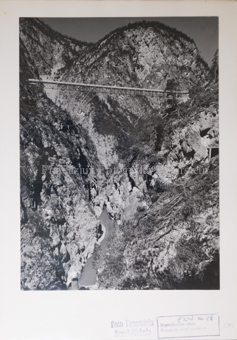 Berglandschaft, Brücke, Metallkonstruktion