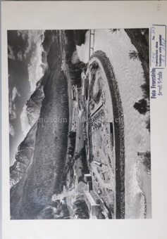 Baustelle, Fluss, Berglandschaft