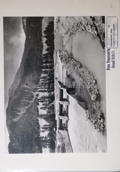 Elektrizitätswerk, Fluss, Berglandschaft, Schleuse