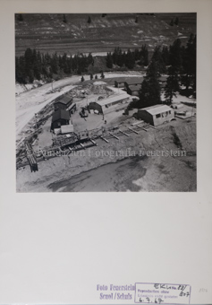 Baustelle, Strasse, Gruppe Bauarbeiter, Kran, Baracken