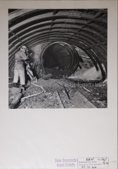 Druckstollen, Maschine, Gruppe Bergarbeiter, Wassereinbruch