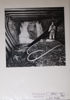 Druckstollen, Stahlgerüst, Gruppe Bergarbeiter, Wassereinbruch