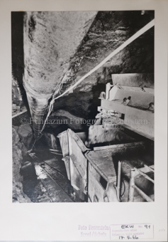 Druckstollen, Gleise, Gestein, Lore