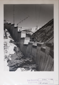 Staumauer, Baustelle, Kran, Brücke, Berglandschaft, Schnee