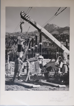 Elektrizitätswerk, Umspannwerk, Installation, Gruppe Bauarbeiter, Kran