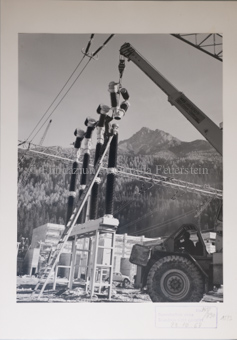 Elektrizitätswerk, Umspannwerk, Installation, Gruppe Bauarbeiter, Kran