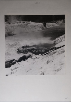 Einleitungssituation in einen Fluss, im Winter mit Schnee