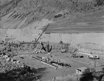 Via da S-charl, Baustelle, Kran, Fundament, Gruppe Bauarbeiter
