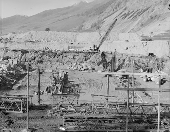 Via da S-charl, Baustelle, Kran, Fundament, Gruppe Bauarbeiter