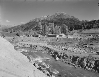 Via da S-charl, Berglandschaft, Bäume, Fluss, Baustelle, Baracken