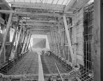 Via da S-charl, Brückentunnel, Betonstahlgitter, Holzpfeiler