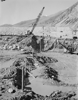 Via da S-charl, Baustelle, Kran, Fundament, Gruppe Bauarbeiter