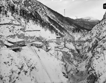 Val Laschadura, Holzgerüst, Baustelle, Arbeiter, Schnee, Kran, Baracken