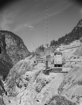Val Laschadura, Holzgerüst, Baustelle, Kran, Baracken