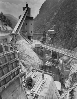 Val Laschadura, Baustelle, Kran, Bauarbeiter, Beton