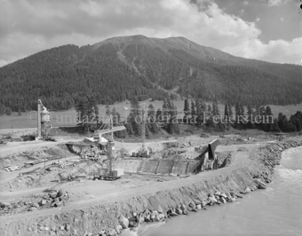 Via da S-charl, Baustelle, Kran, Fundament, Gruppe Bauarbeiter, Fluss