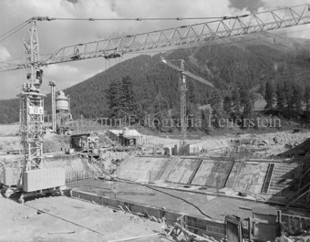 Via da S-charl, Baustelle, Kran, Fundament, Gruppe Bauarbeiter