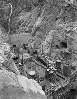 Val Laschadura, Schlucht, Baustelle, Gruppe Bauarbeiter, Bauelemente, Stahlbeton